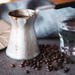 Ditt kaffe kommer att smaka hundra gånger bättre: lägg bara en nypa av denna produkt i det Ditt kaffe kommer att smaka hundra gånger bättre: lägg bara